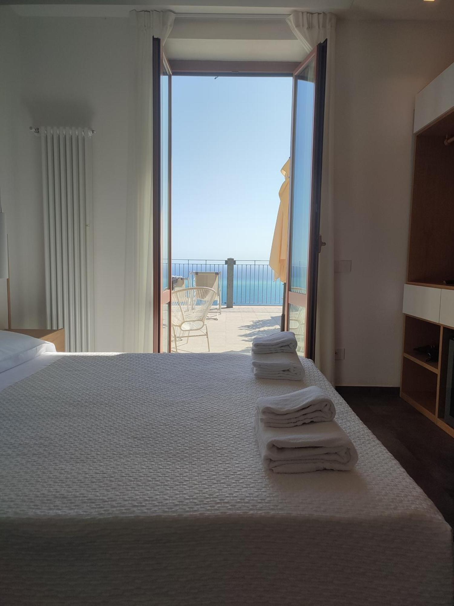 Hotel Due Gemelli Риомаджиоре Экстерьер фото