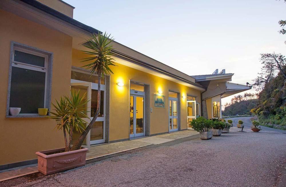 Hotel Due Gemelli Риомаджиоре Экстерьер фото